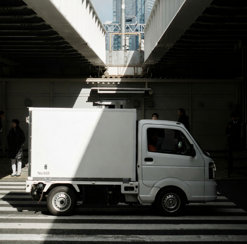 Refrigerated truck at urban crosswalk e1775637265224 | L-Transport, Votre partenaire de transport